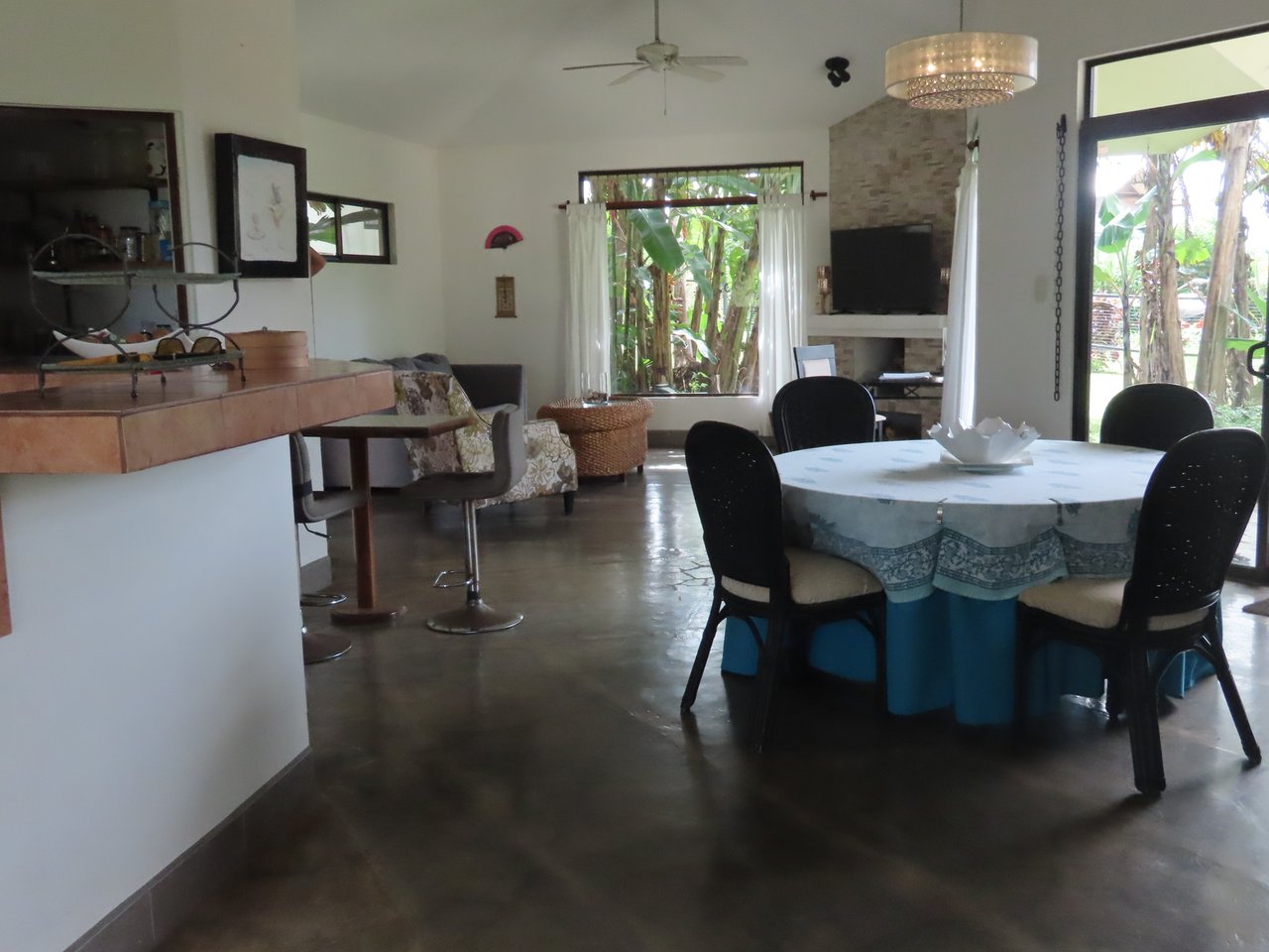 Modern Home with Guesthouse, Lake Arenal, Alajuela