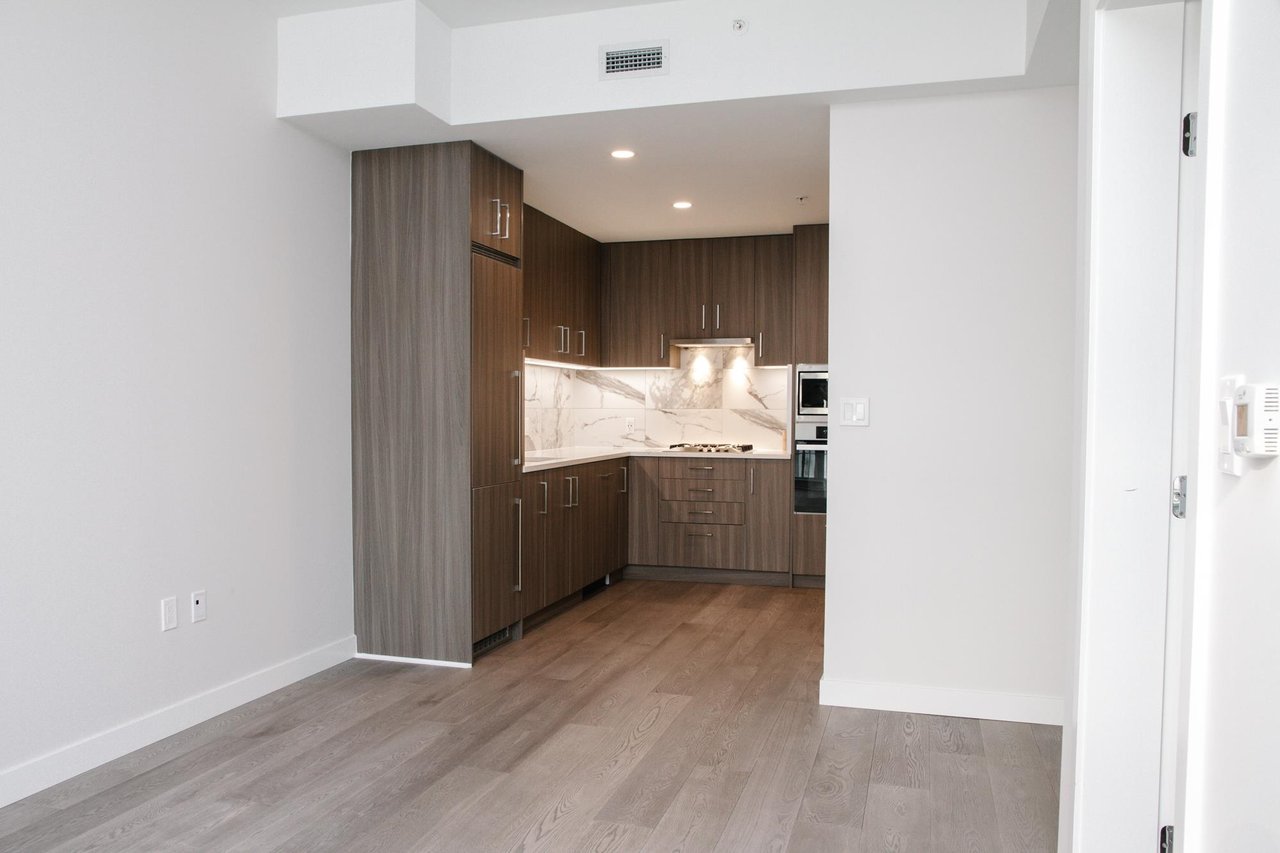 212-528 W King Edward Ave