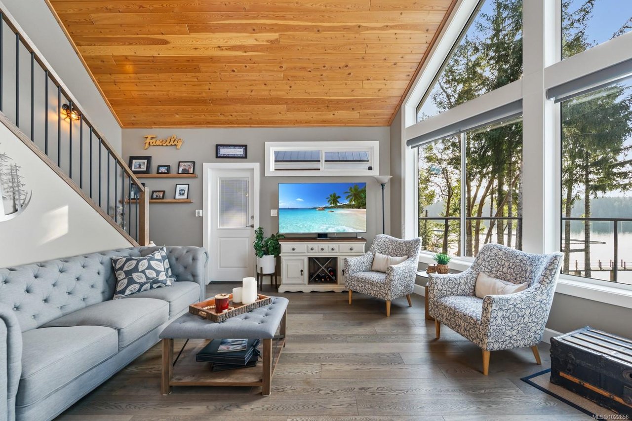 7364 Lakefront Dr, Lake Cowichan