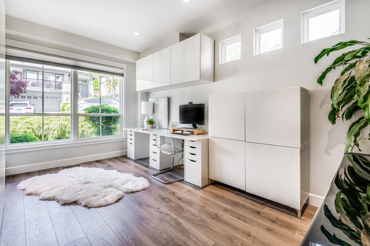 12 Greenleaf Dr