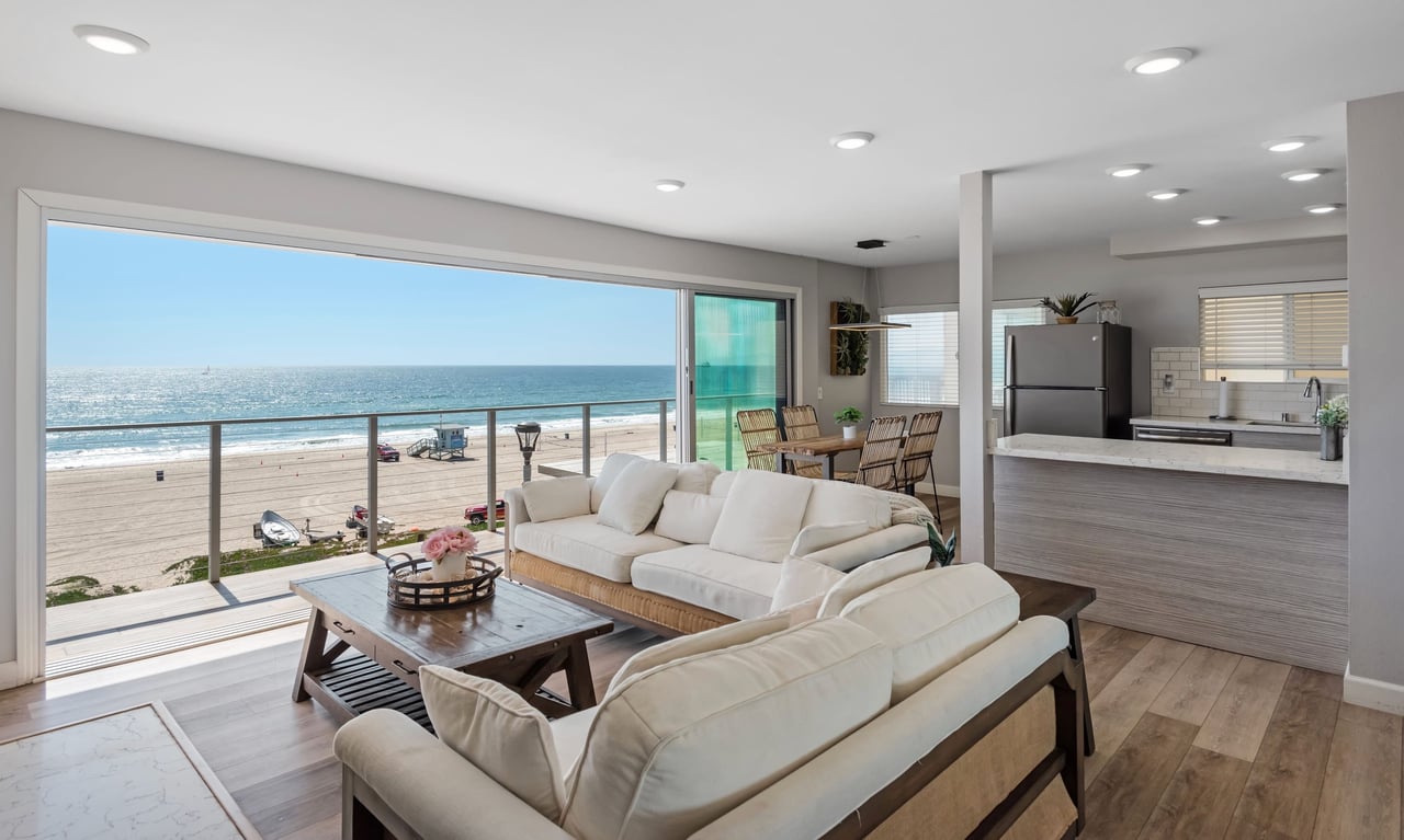 2208 The Strand