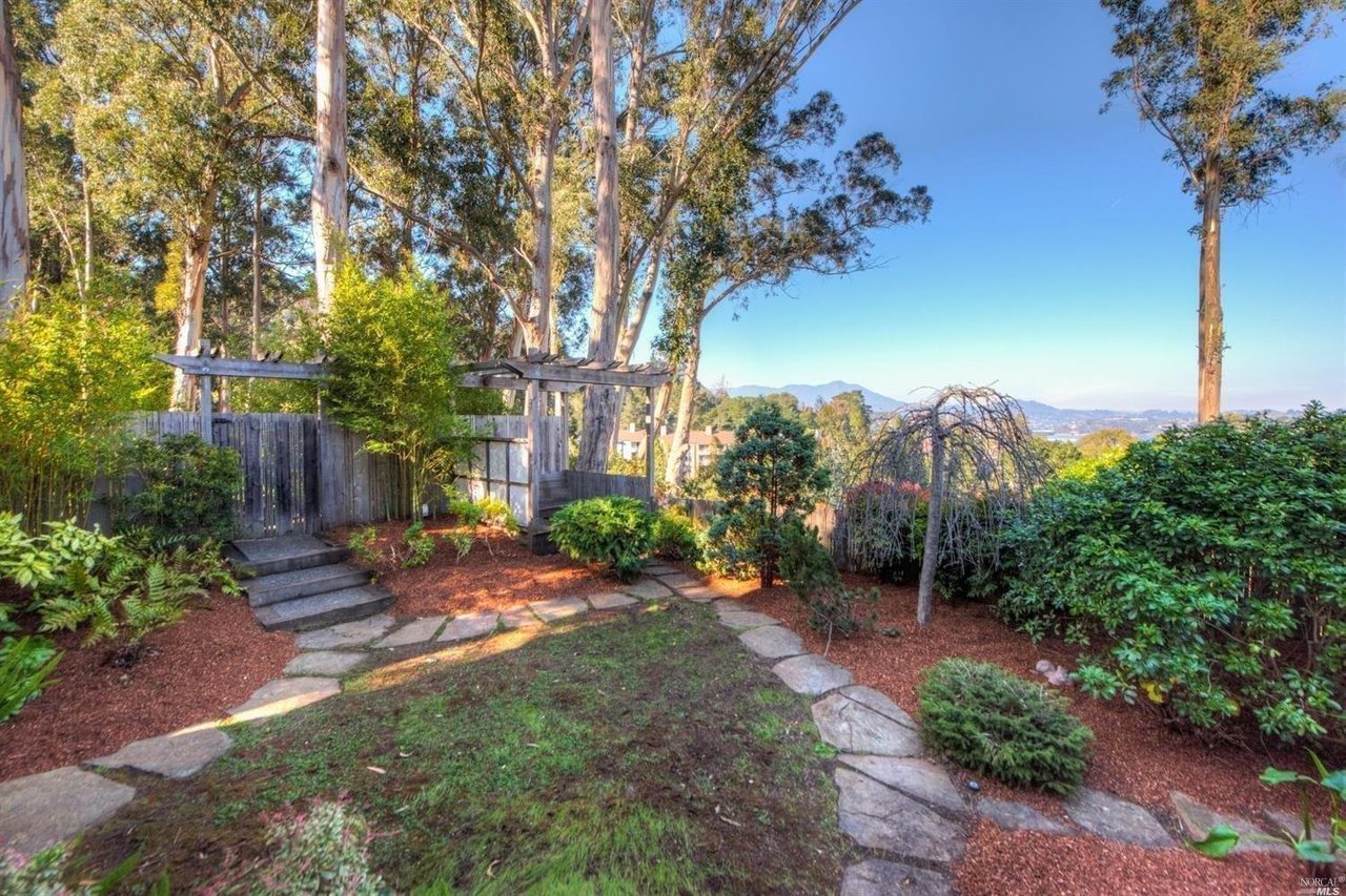 62 Lincoln Dr