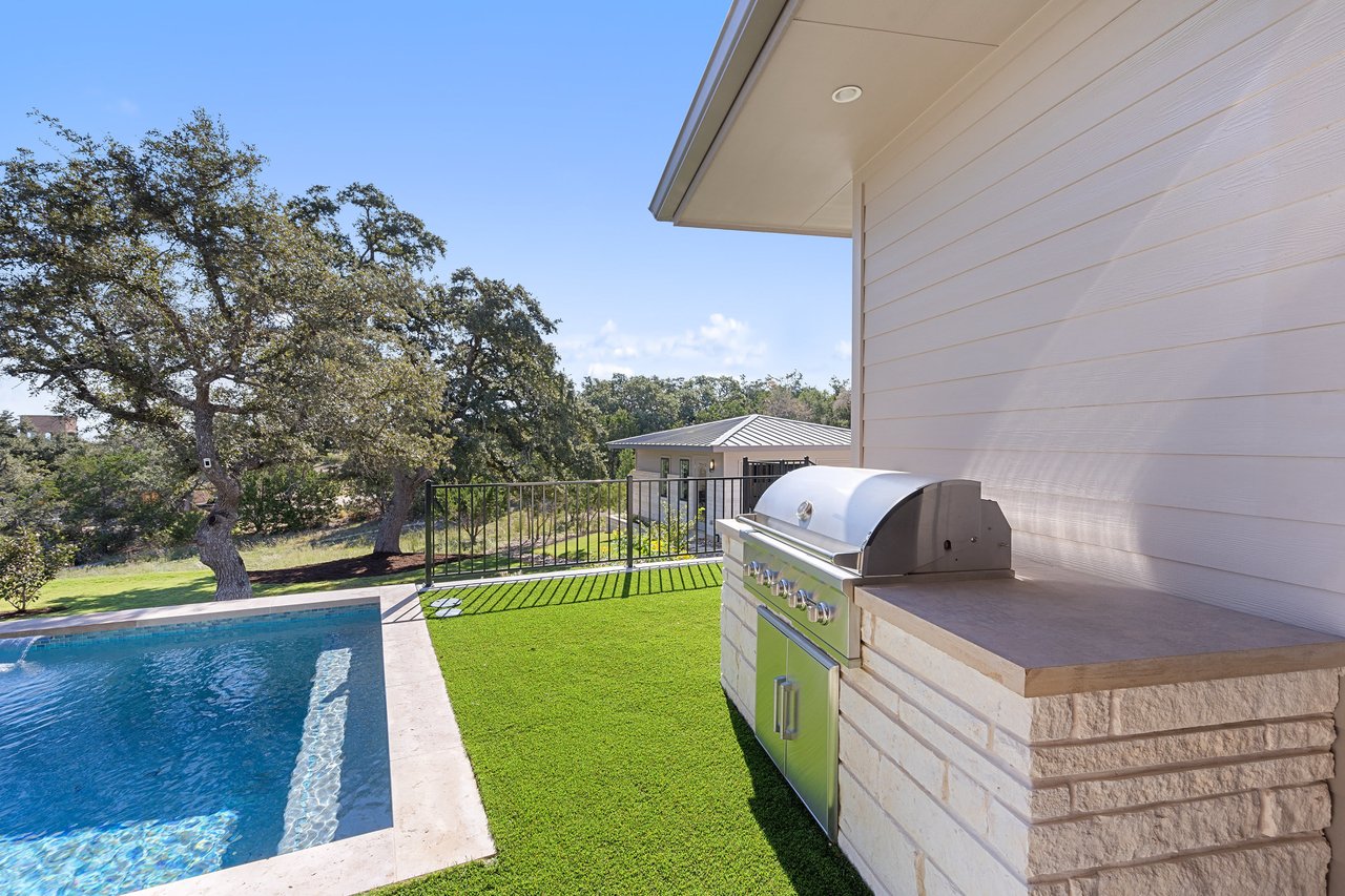 Bee Caves Single Story with Air Conditioned 2nd 2-Car Garage/ADU