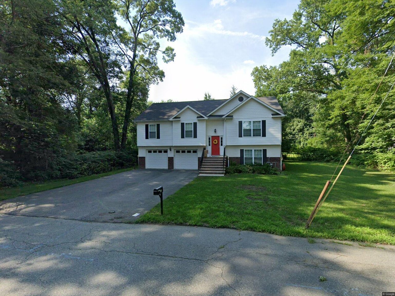 52 BEECHWOOD DR