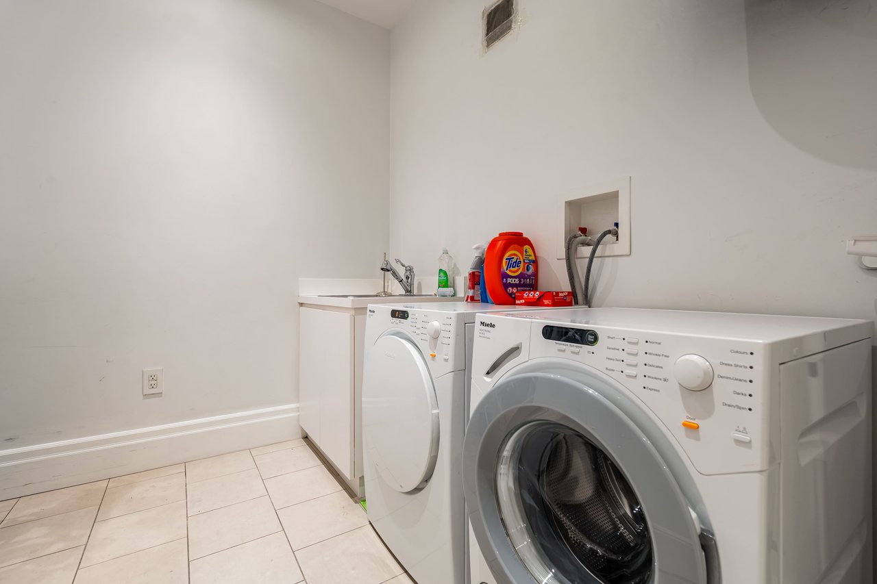 311 Bay St #5104, Toronto