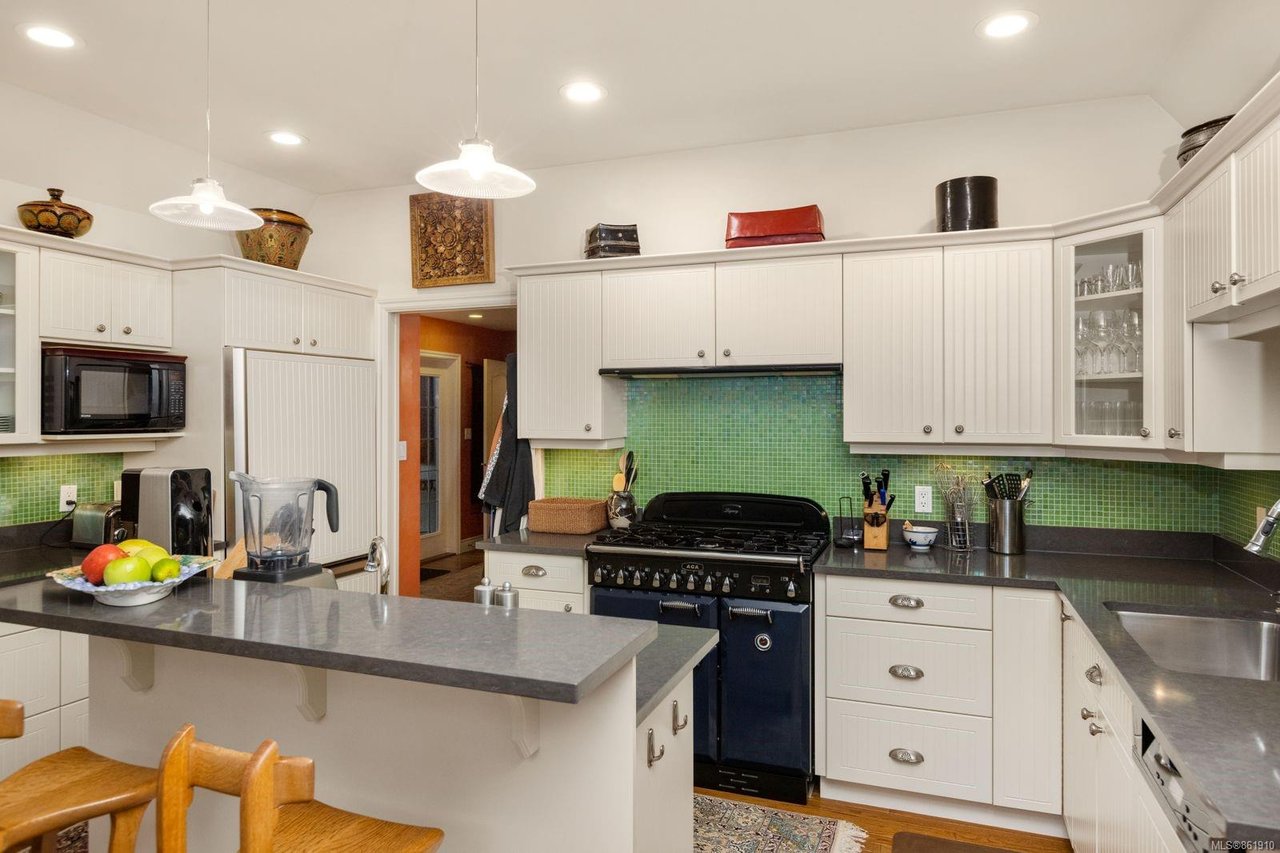 4349 Kingscote Rd, Cobble Hill