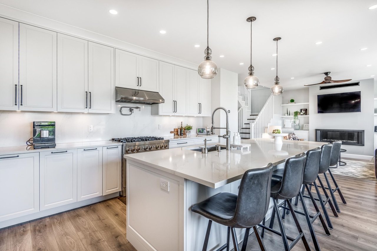 12 Greenleaf Dr