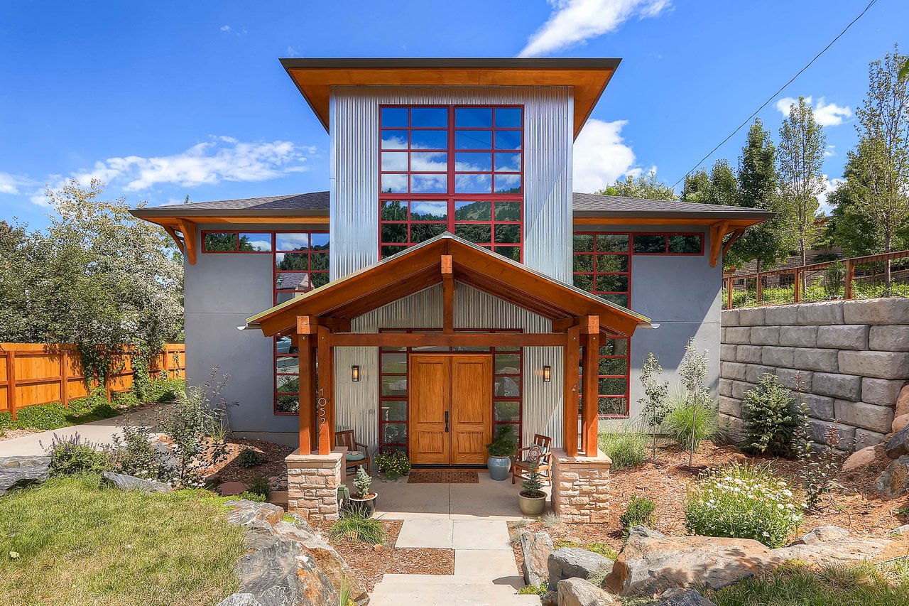 1052 Rosehill Dr