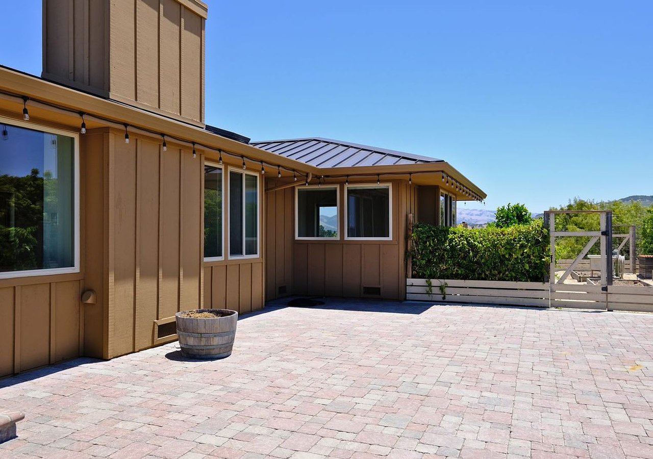 23730 Spectacular Bid Ln