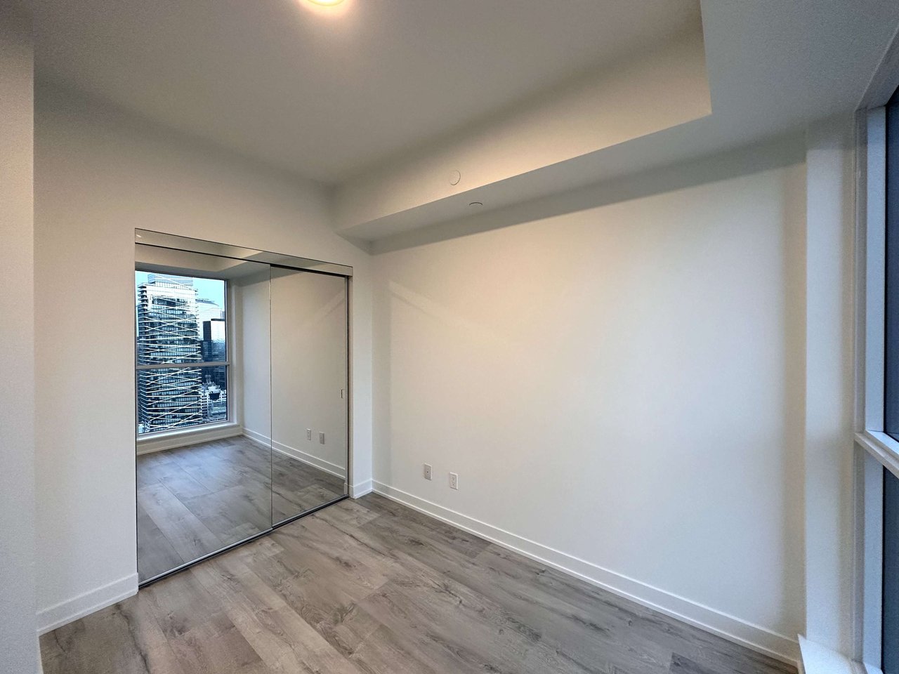 327 King St W, Unit 3601