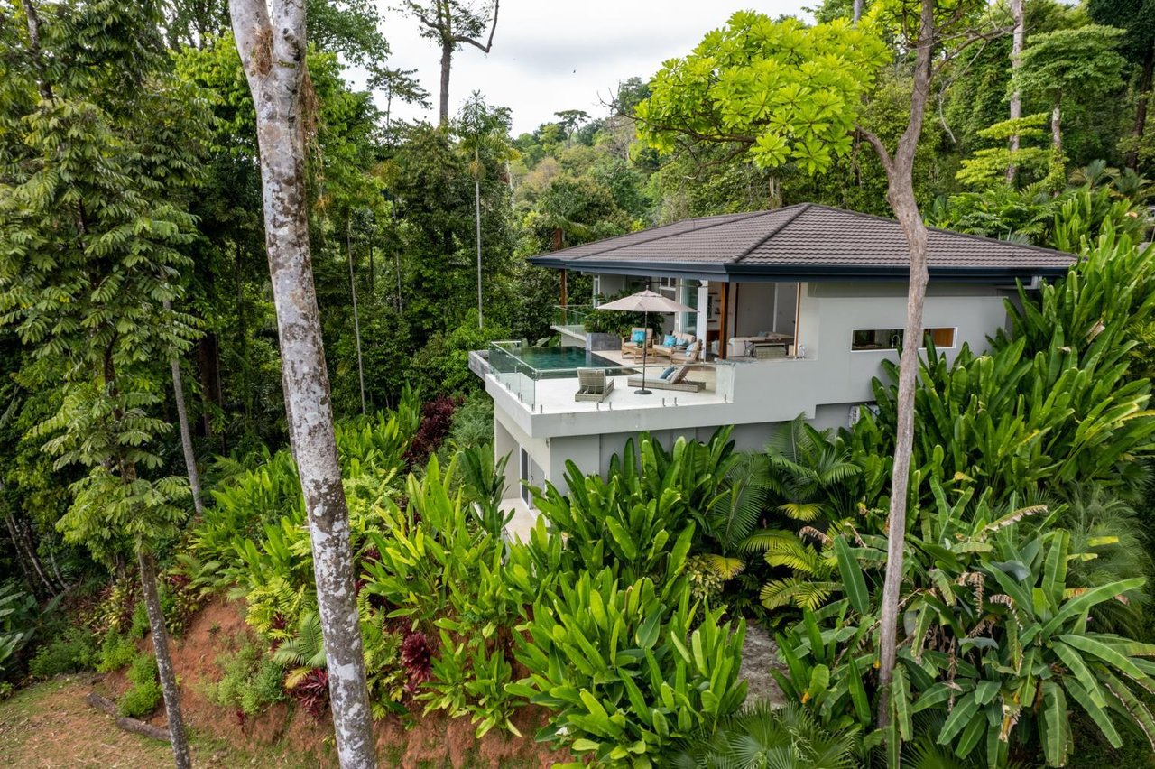 Modern Tropical 4 Bedroom Ocean View in Gated Community