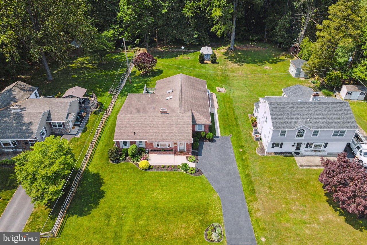 320 Rose Ln