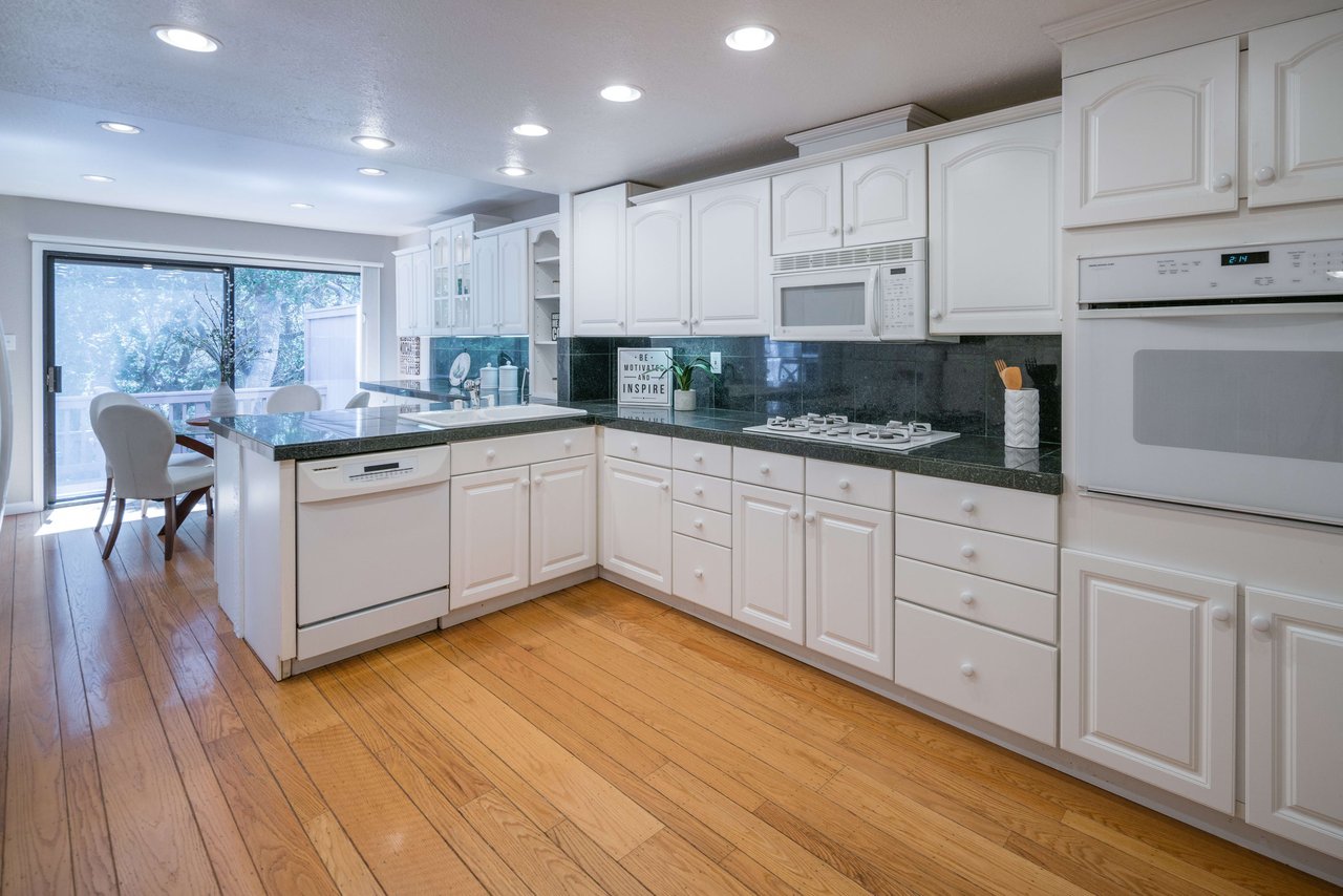 1661 Sugarloaf Dr