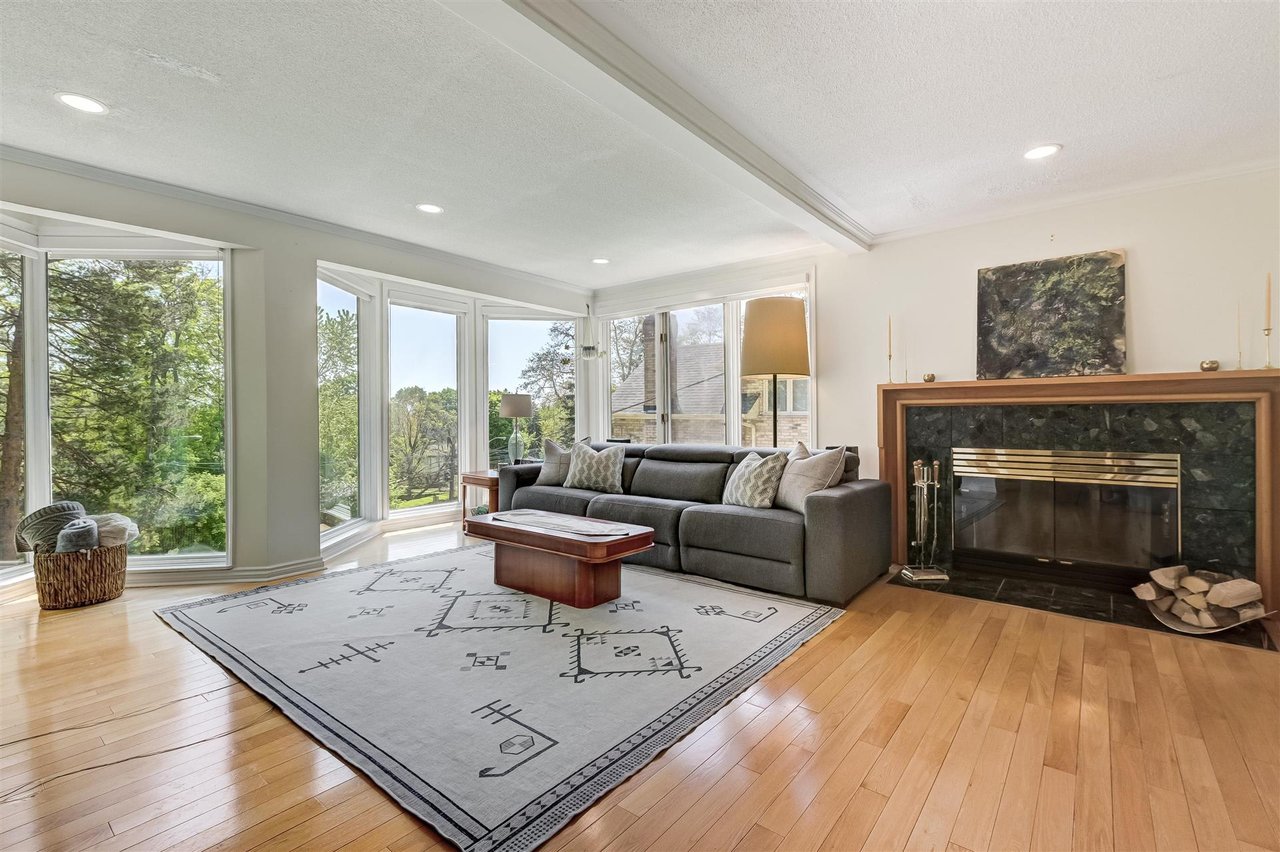 26 Bethune Blvd