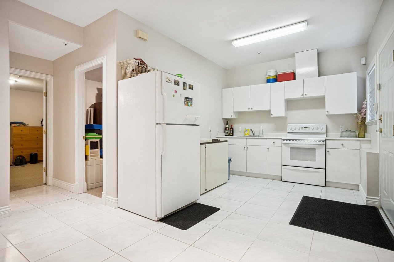 2085 Qualicum Dr