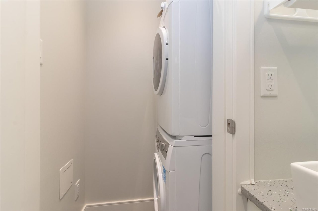 N302-1105 Pandora Ave