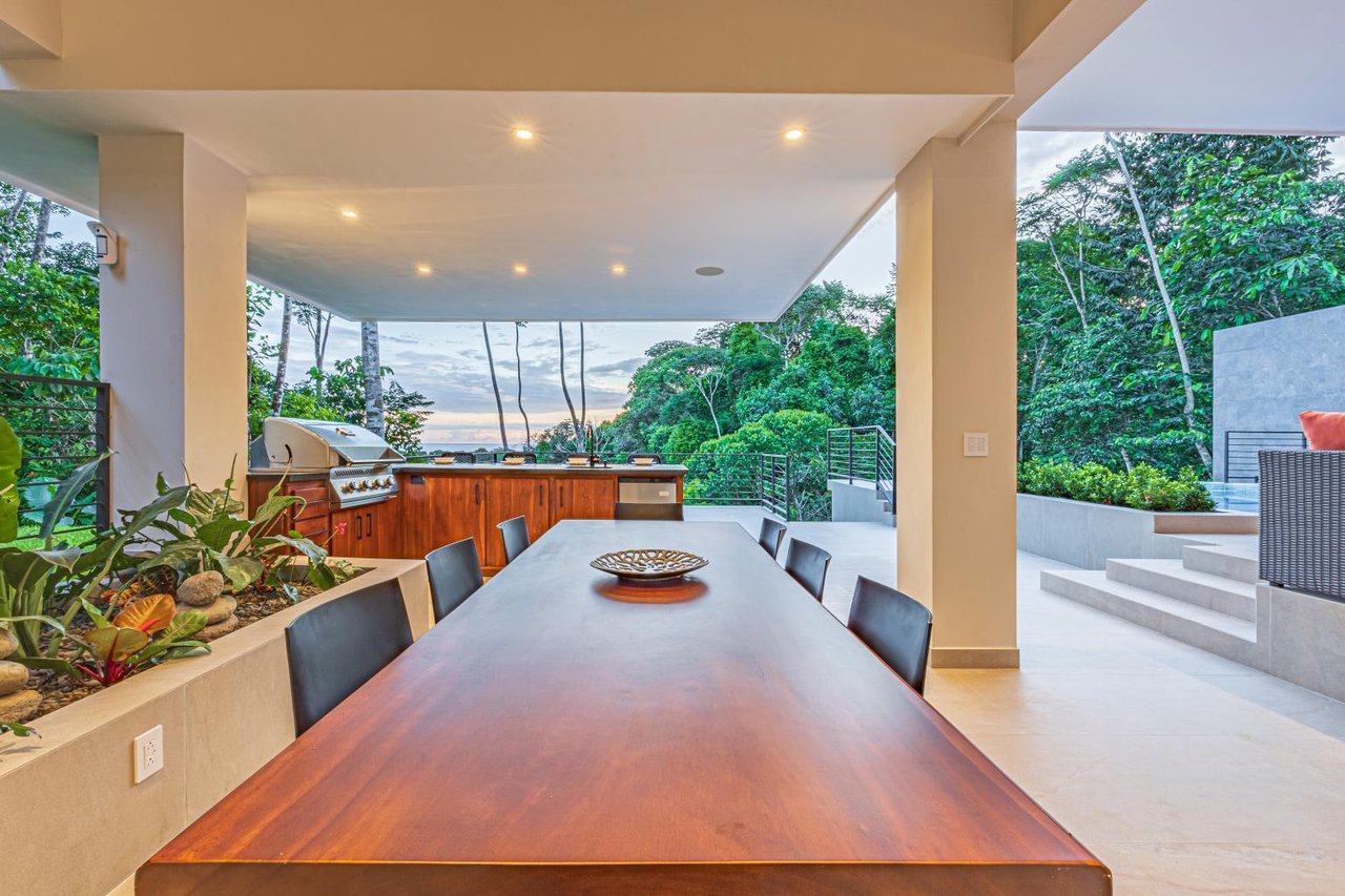 A Gem, Hidden in the Canopy With Ocean and Mountain Views