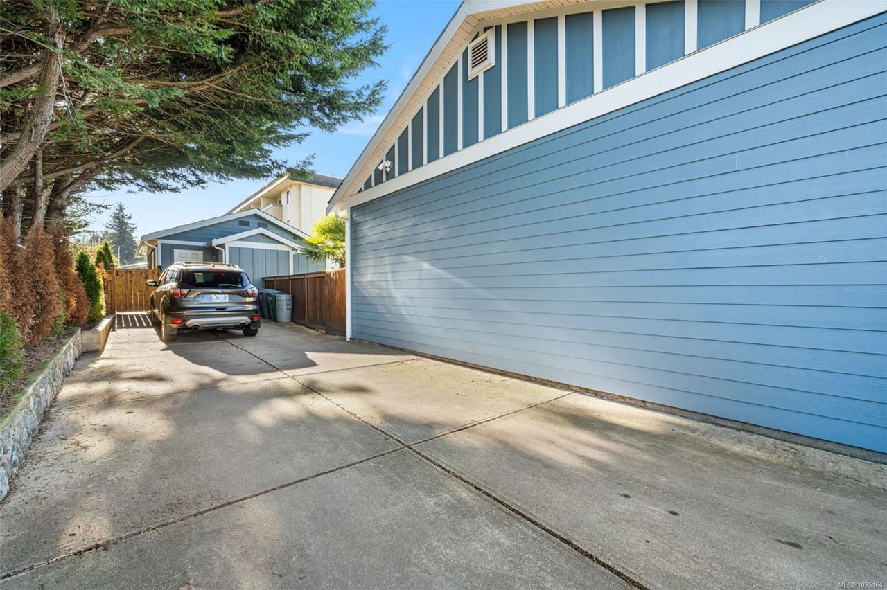 1123 Reynolds Rd, Saanich