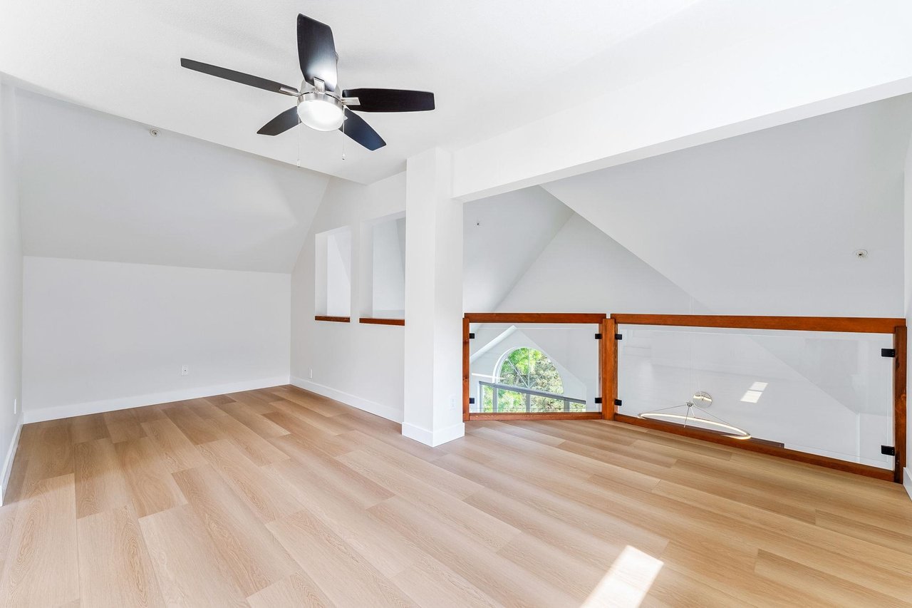 312-1466 Pemberton Ave