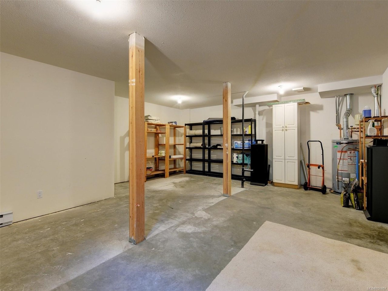 70-14 Erskine Ln