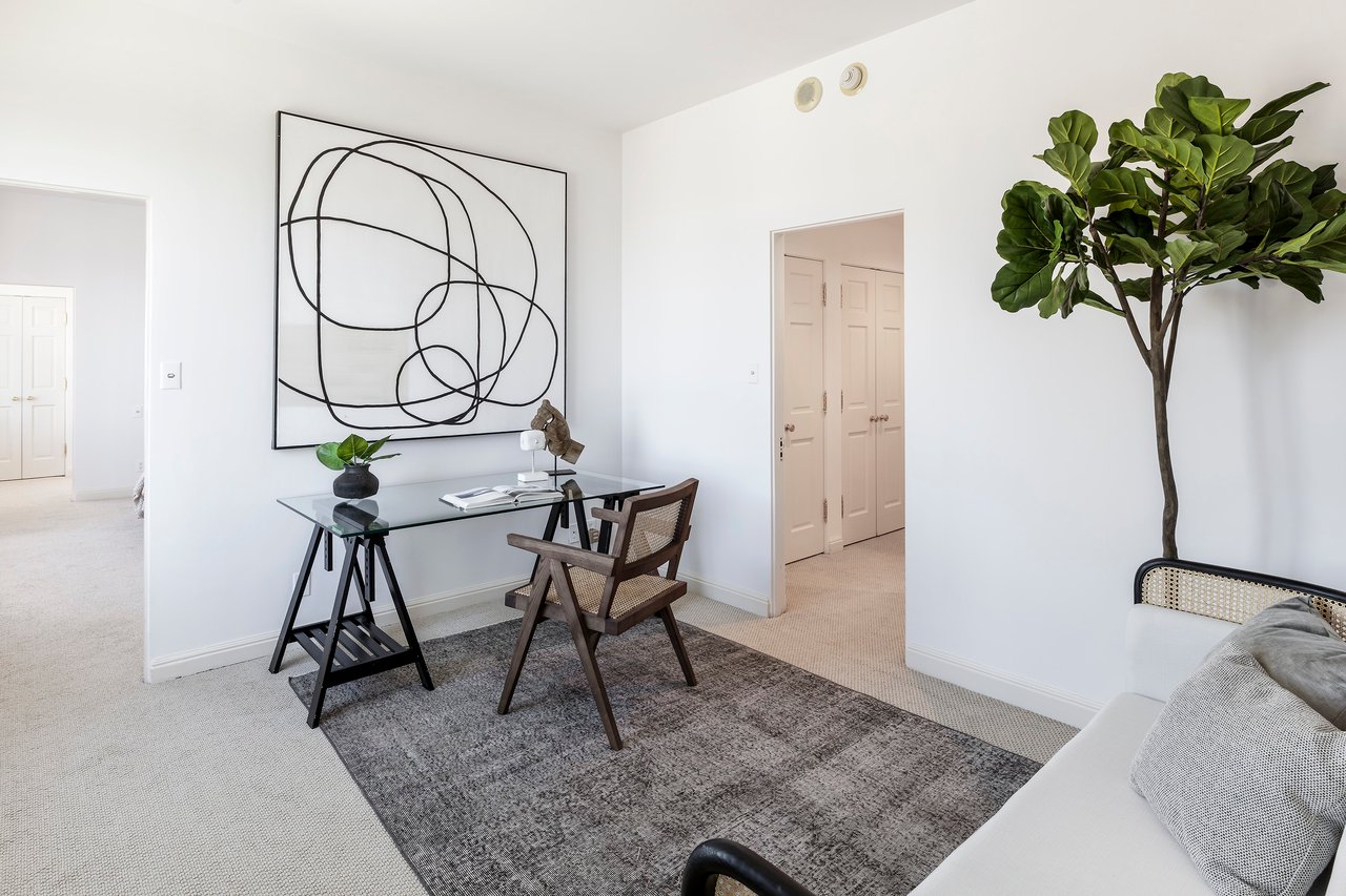 2,027 SqFt Corner View Condo On Nob Hill