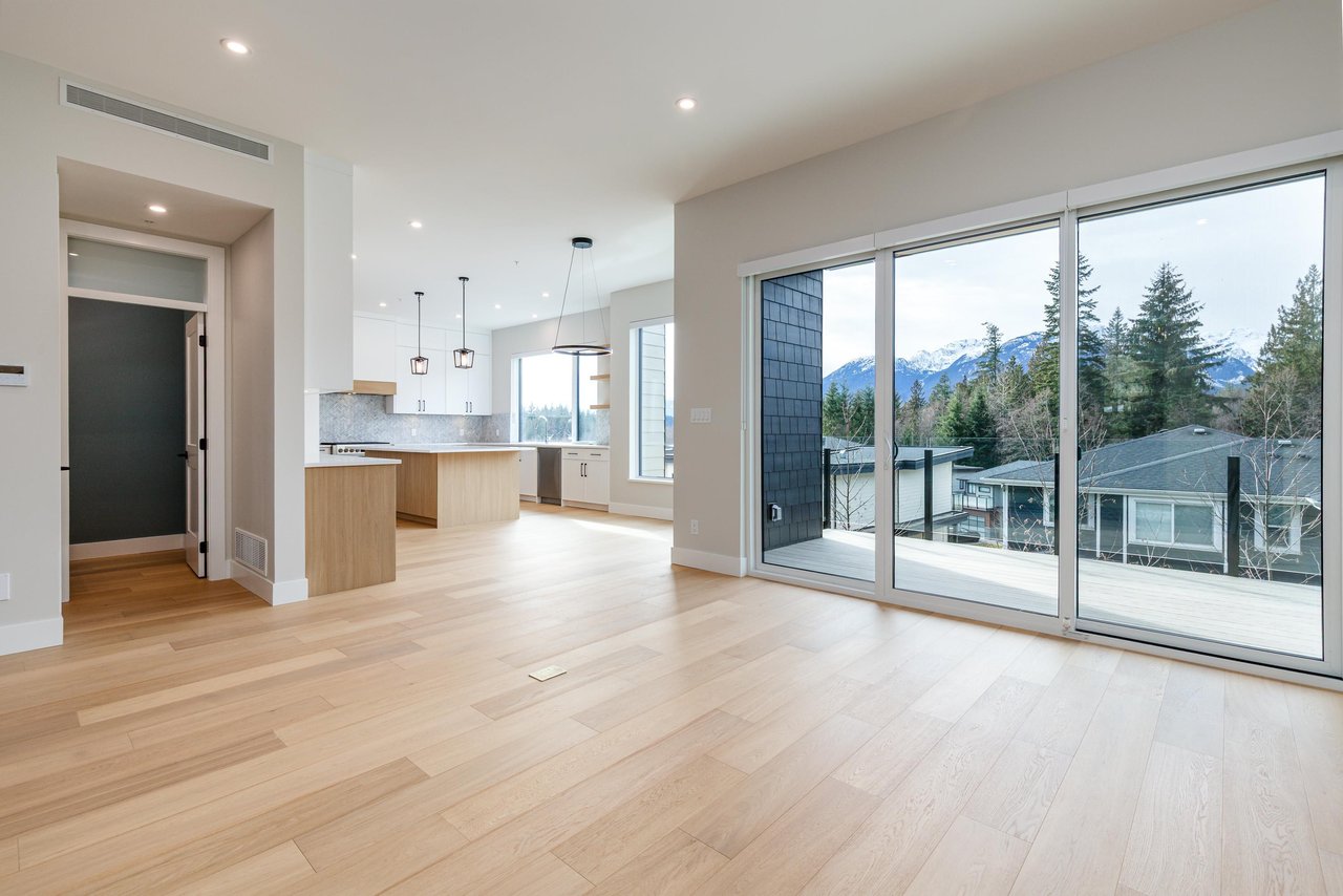 13-3385 Mamquam Rd