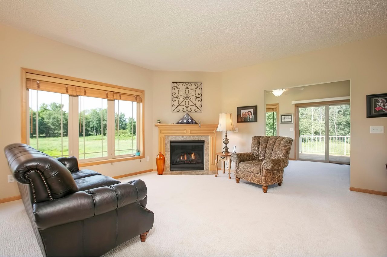 Gorgeous End-Unit Townhome!