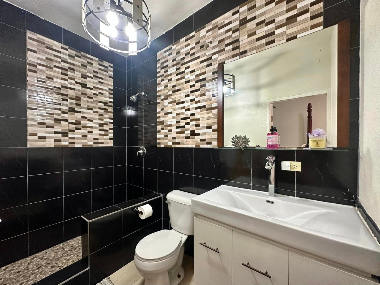 922 Brady Ghut 2 Bedroom Apartment
