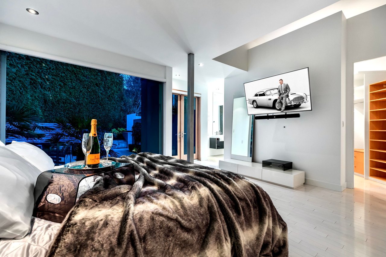 5517 Ocean Pl