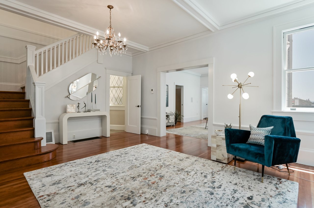 Renovated 5BD Nob Hill Home