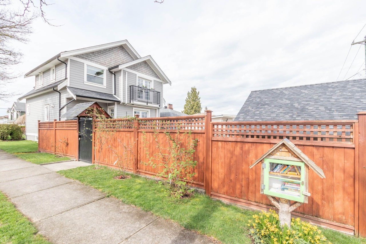 3896 Slocan St