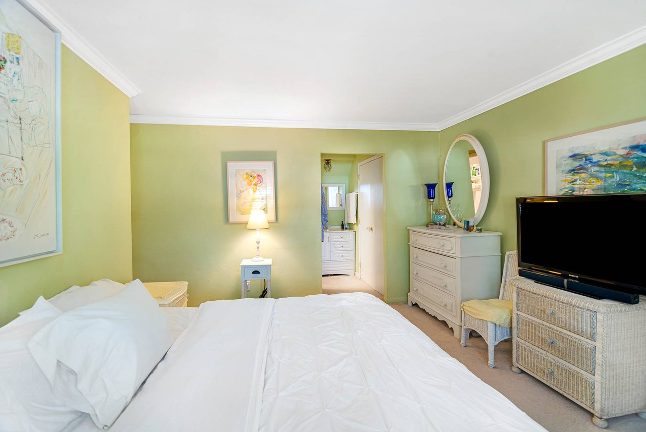 Southampton Condo with Tennis