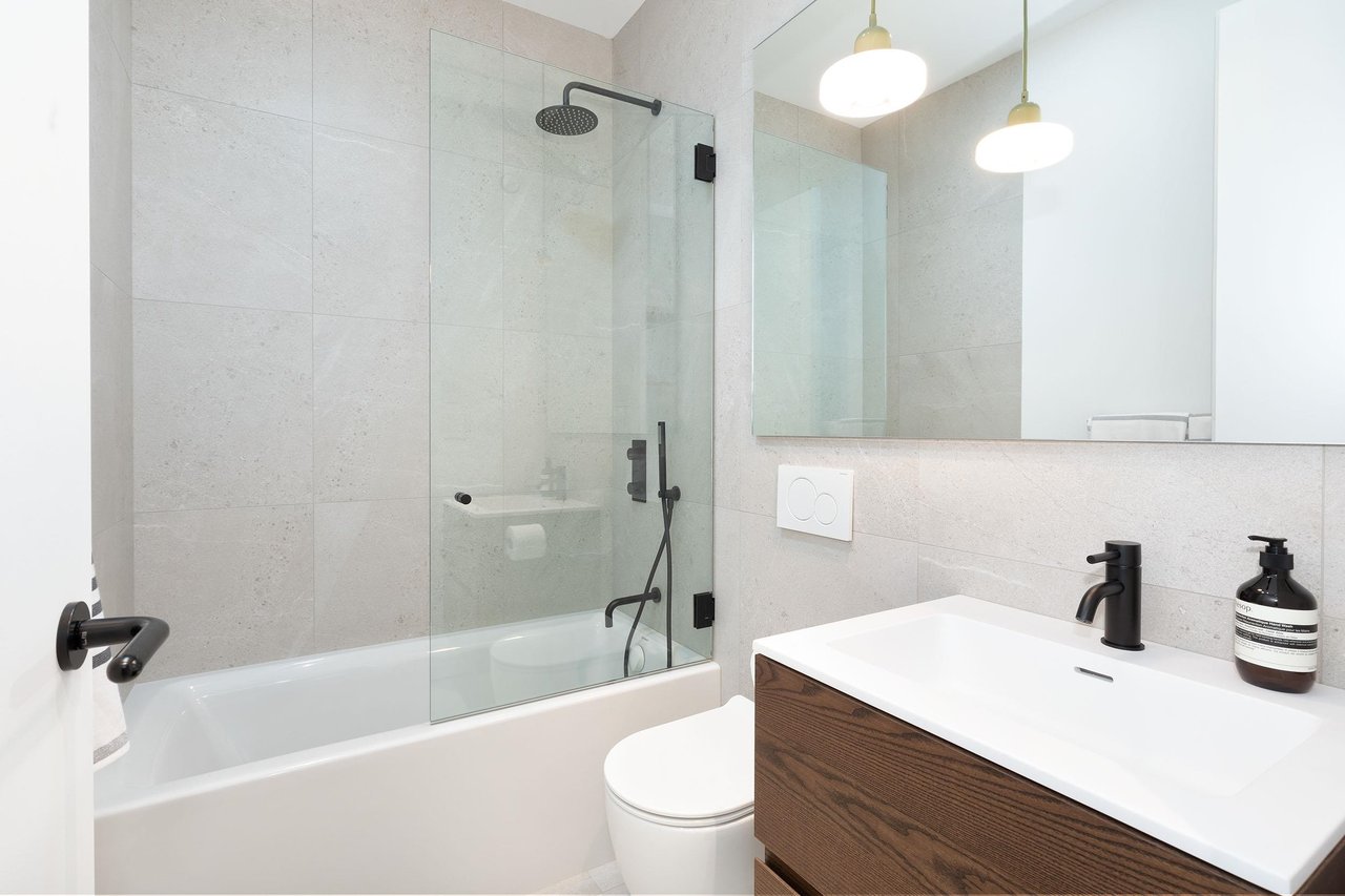 3565 Falcon Cres
