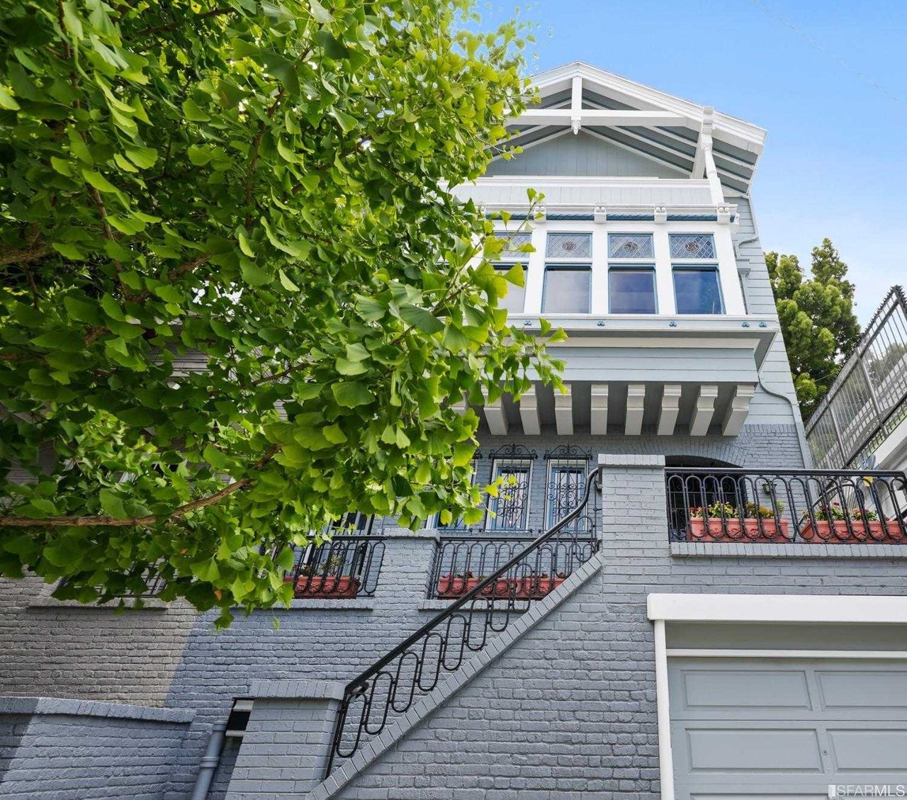 360 Fair Oaks Street