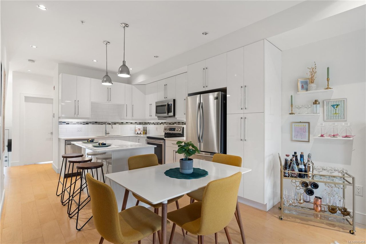 155-300 Phelps Ave