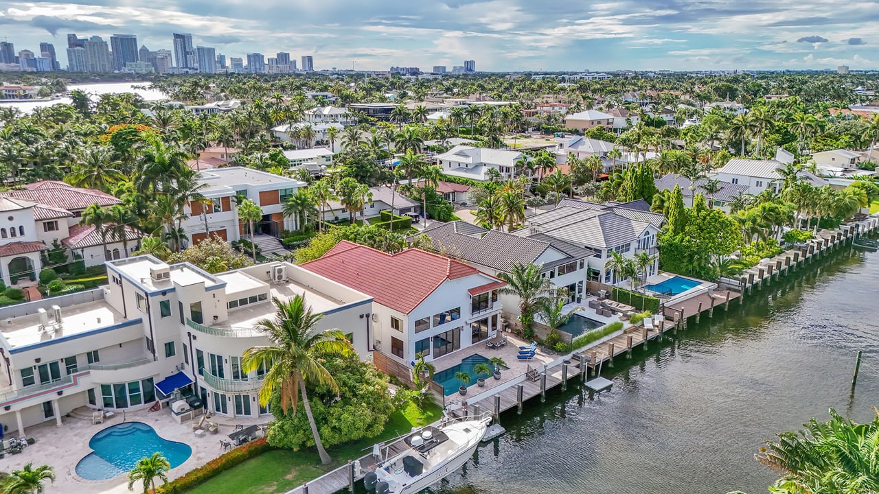 Las Olas Isles: A Waterfront Wonderland