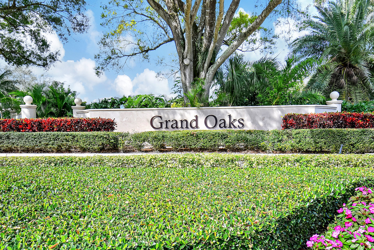 Grand Oaks