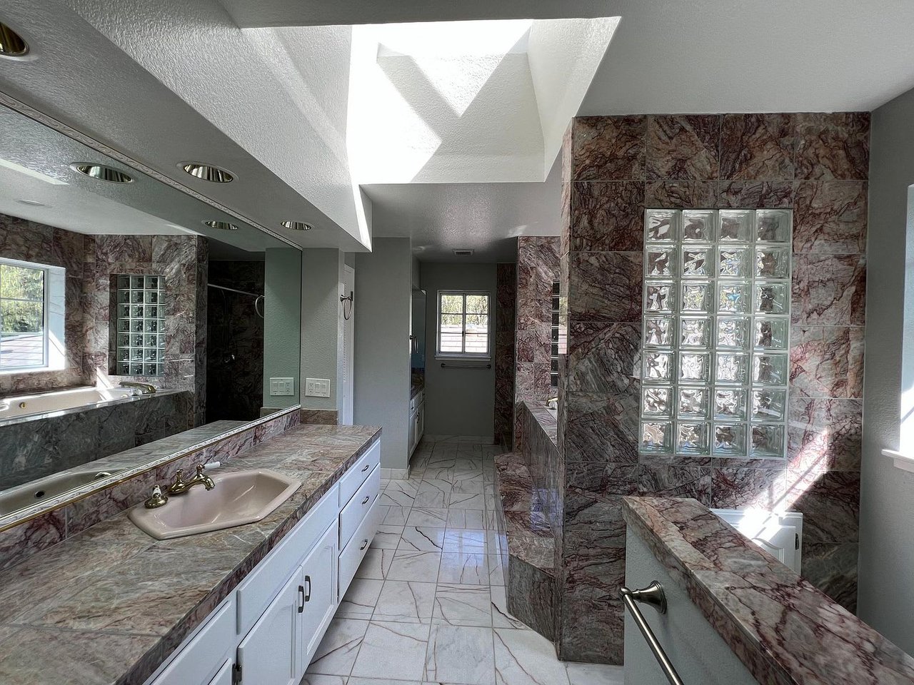1097 Presidio Rd