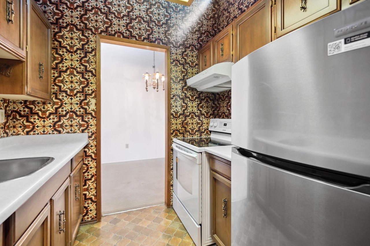 303-1266 W 13th Ave