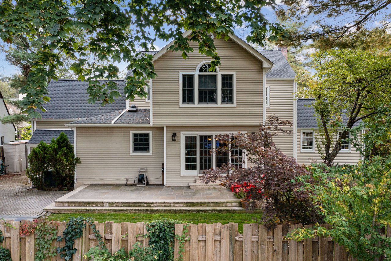 53 Colonial Way