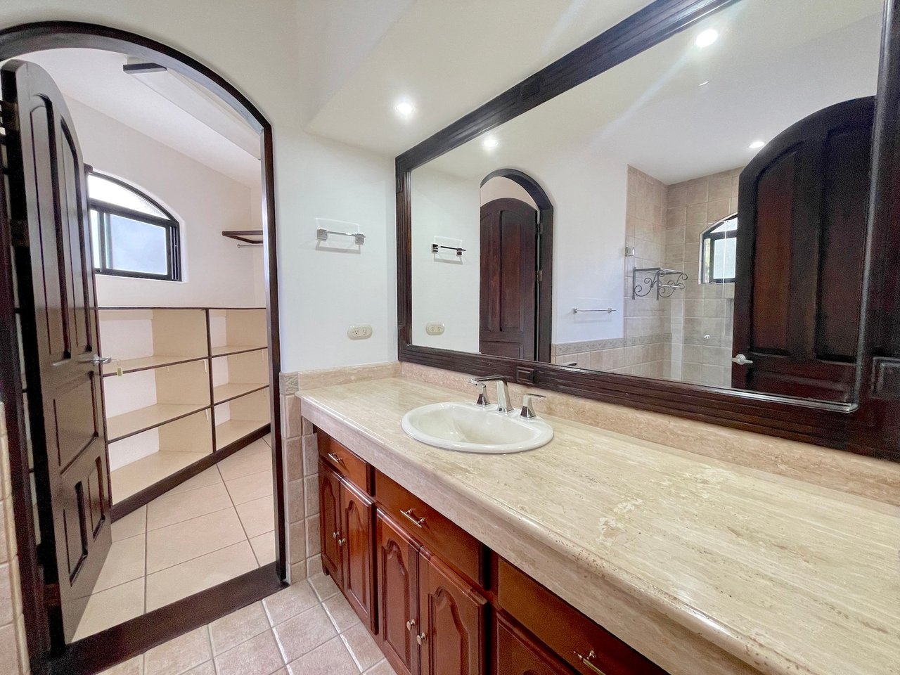 Neo Colonial Investment Home, Santa Ana, San Jose