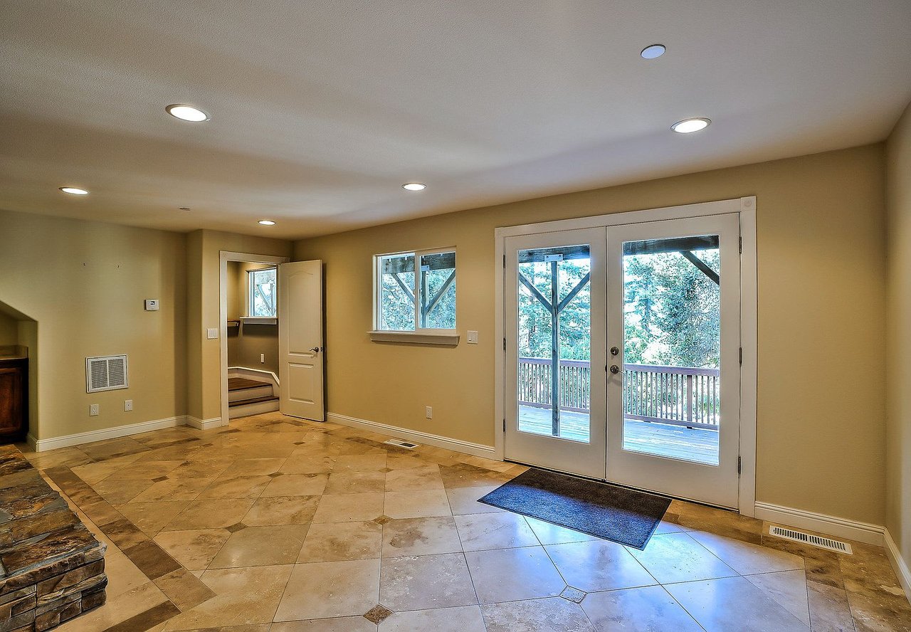 9845 Palisade Dr