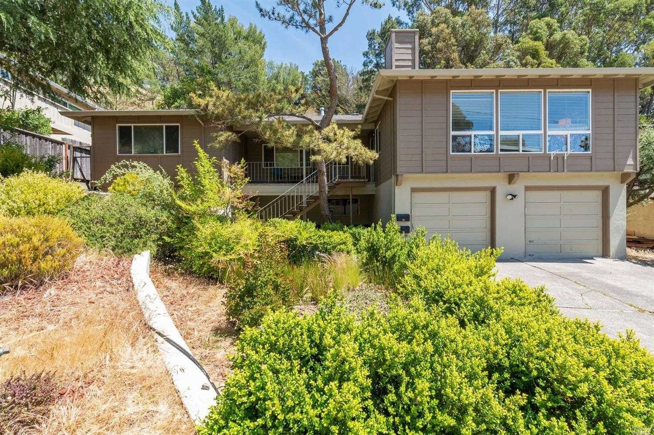 56 58 Elizabeth Way
