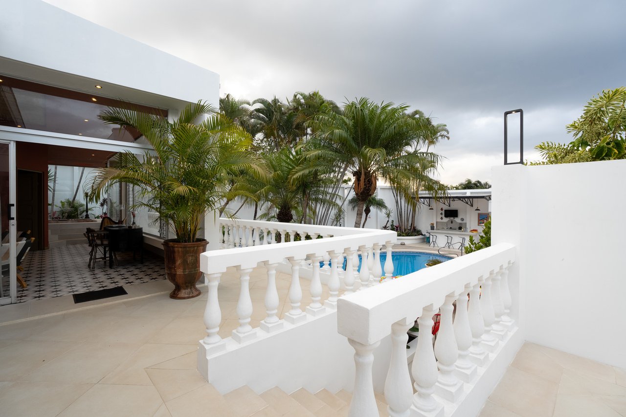 Designer Estate With Sauna, Escazu, San Jose