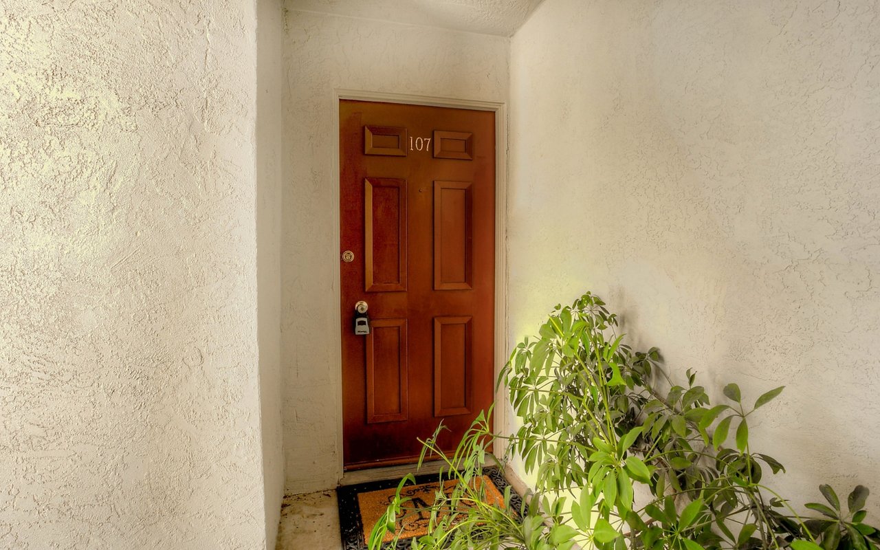 2564 Walnut Blvd, #107