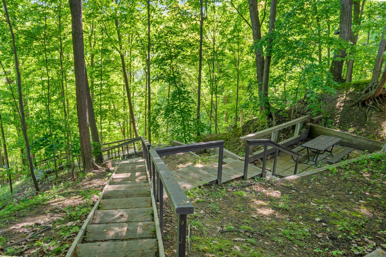 Sprawling Ravine Estate 