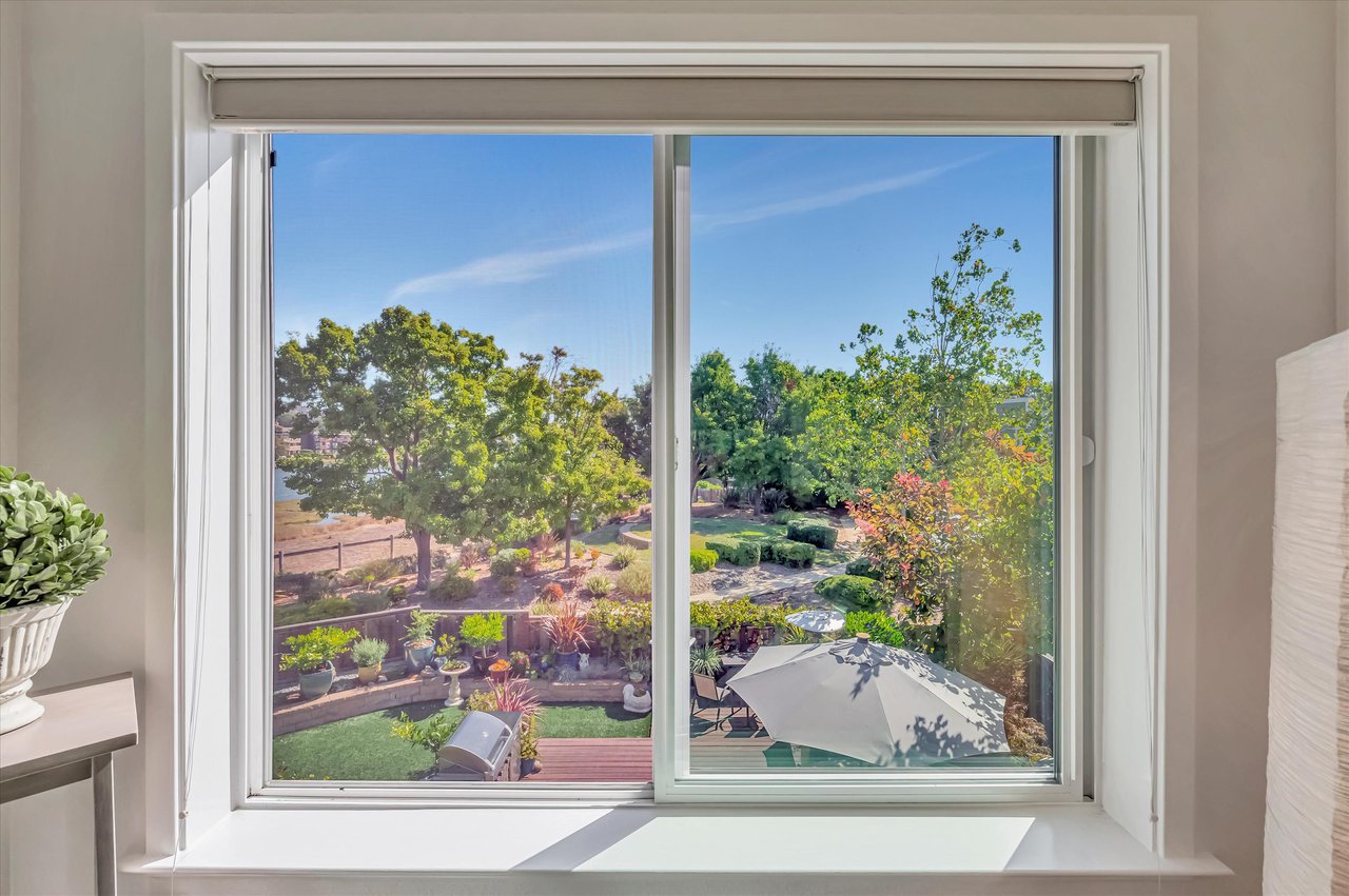 17 Crystal Creek Ct