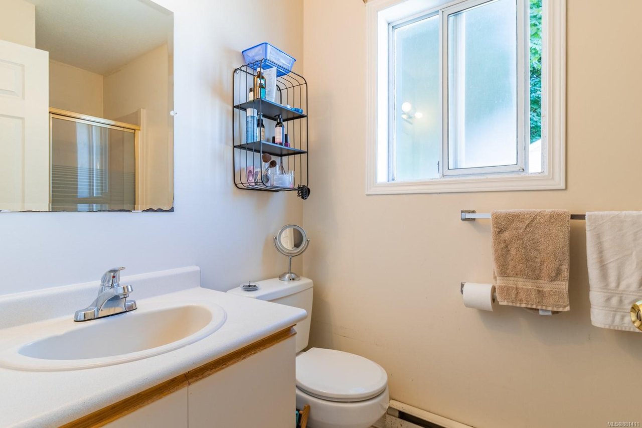 5270 Catalina Dr, Nanaimo