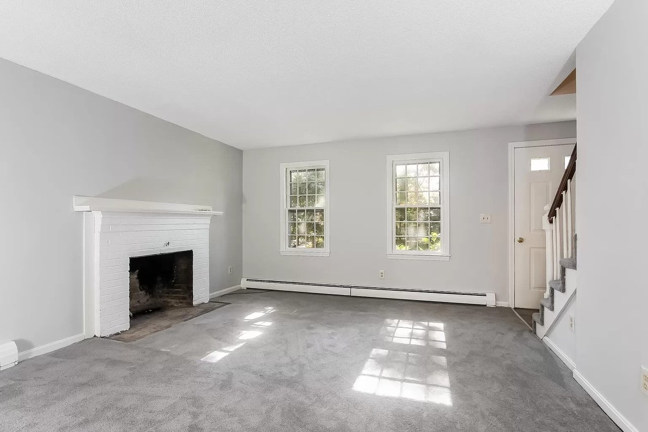 26 Colonial Wy