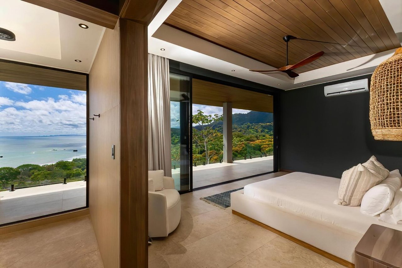 Solar Powered Oceanview Estate, Dominical, Puntarenas